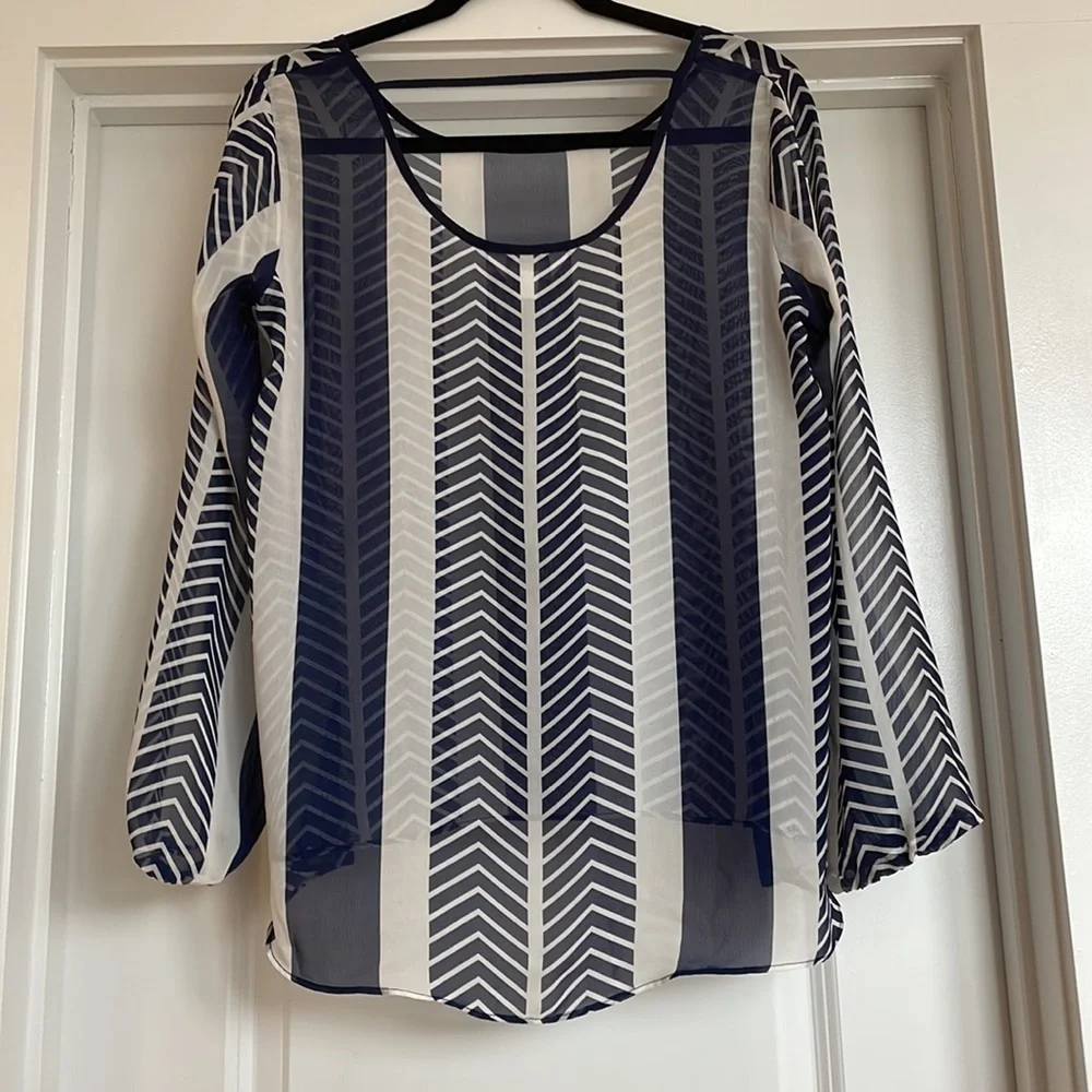 Patterned Blouse - Picture 2 of 5
